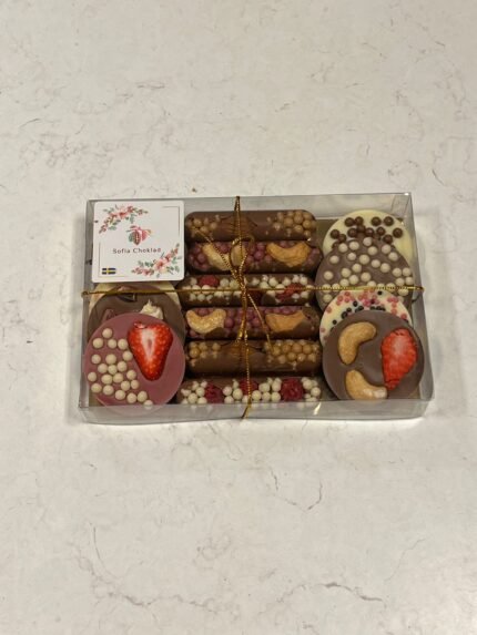 Vit och Mjölk choklad med  bland  Crispearls, frukt och nötter 270g